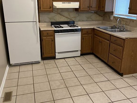 4th image of 528 Armentrout Ln