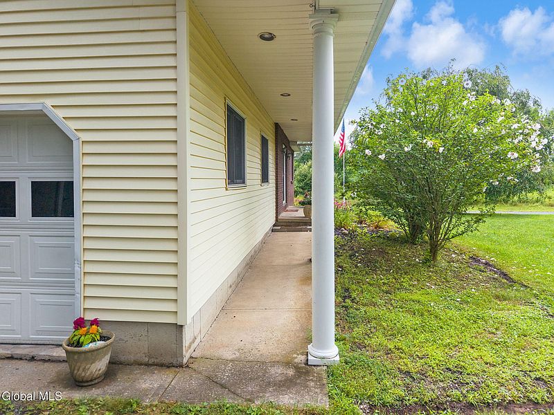 5th image of 407 Hidley Road