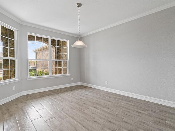 3rd image of 8165 Bloomdale Dr