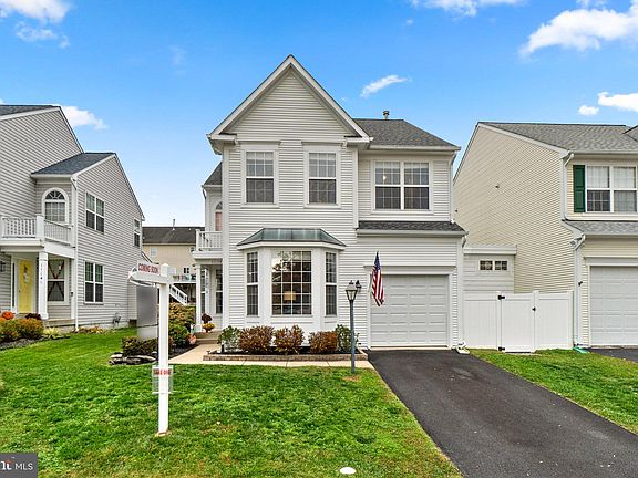2nd image of 11139 Pond Fountain Ct