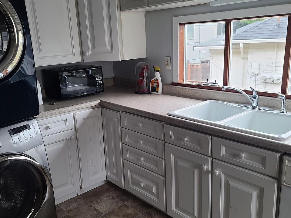 1st image of 3224A 22nd Ave W #A