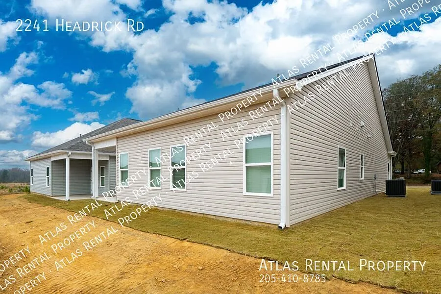 Stunning 3BR/2BA Beauty Modern Upgrades, Incredible Value & Won't Last Long! — Photo 4