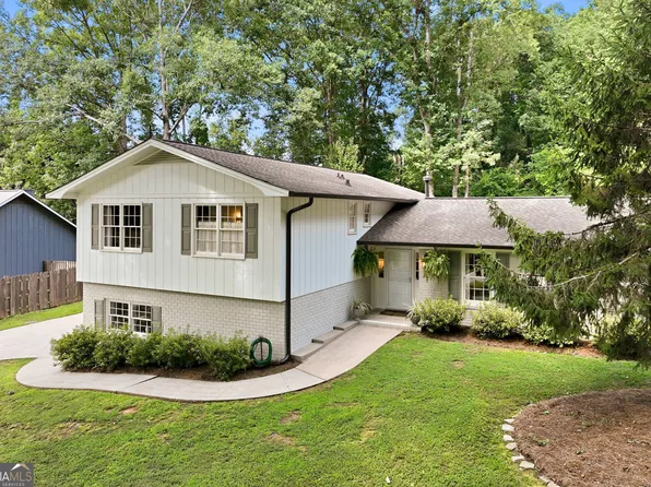 670 Robinhood Trl, Gainesville, GA 30501