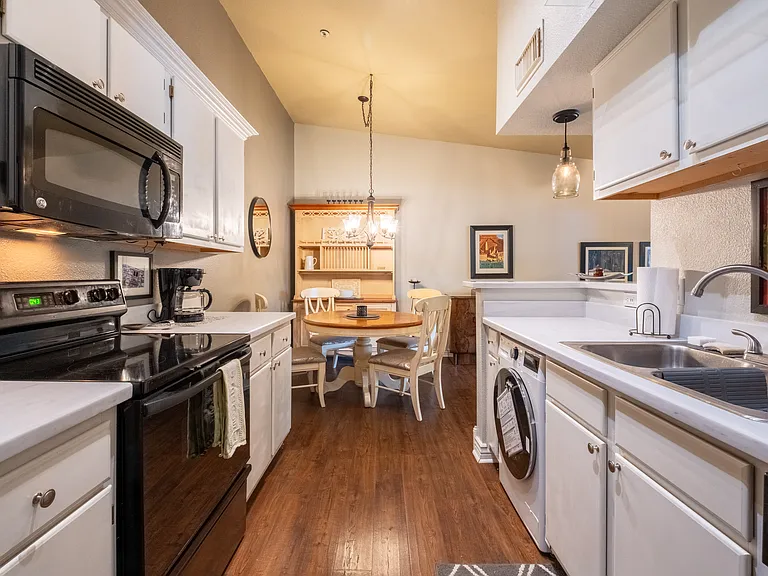 Kitchen Image 2