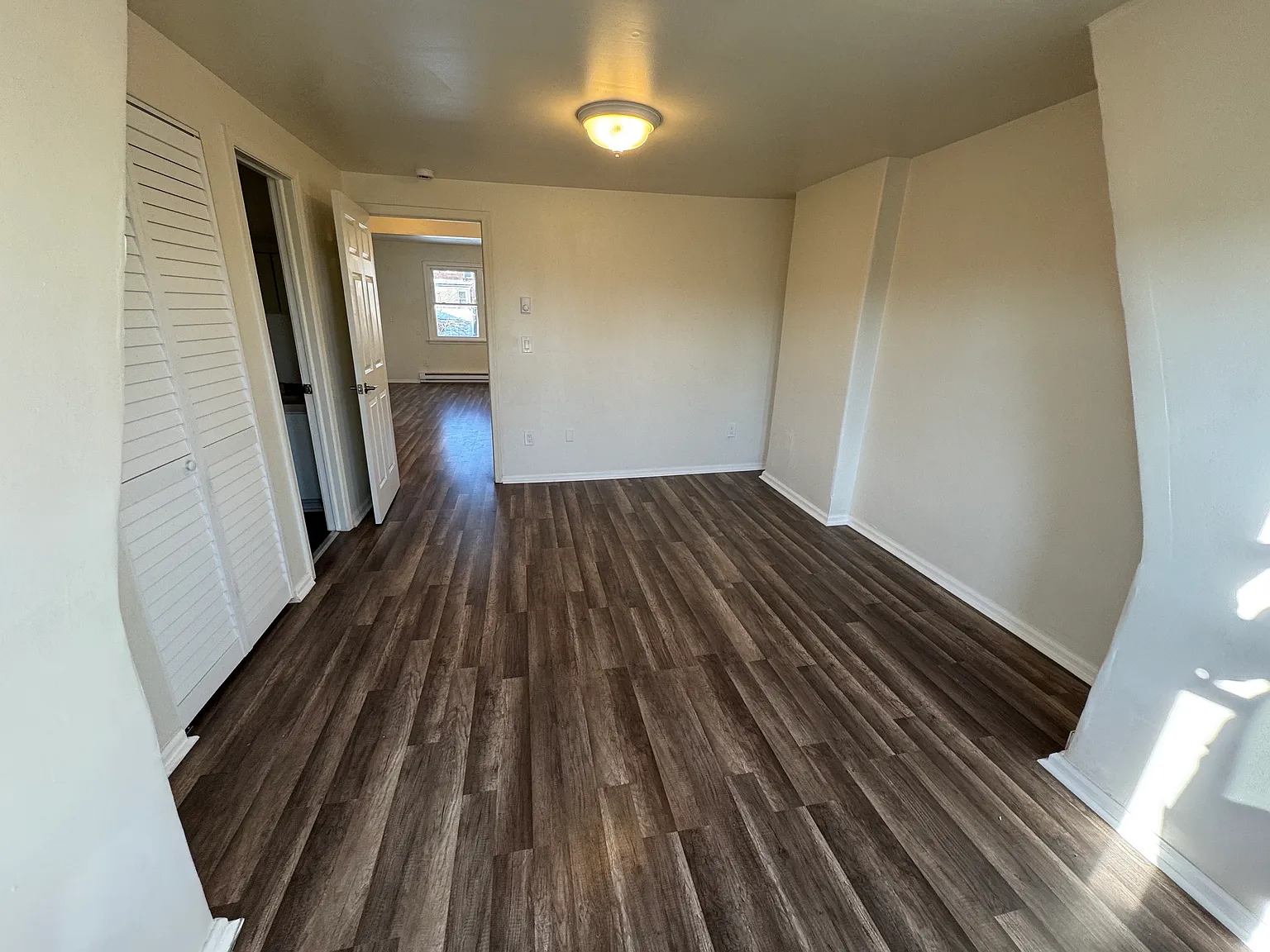 1 bed, 700 sqft, $1,300 — Photo 4
