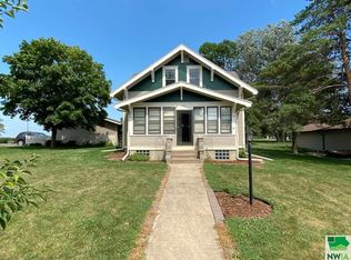 909 Central Ave NE, Orange City, IA 51041