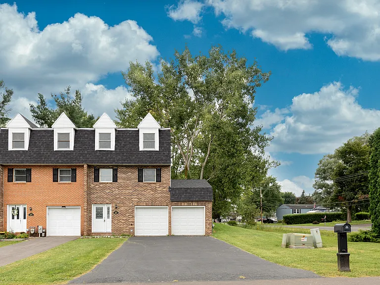 8237 Vicksburg Pl — Photo 1