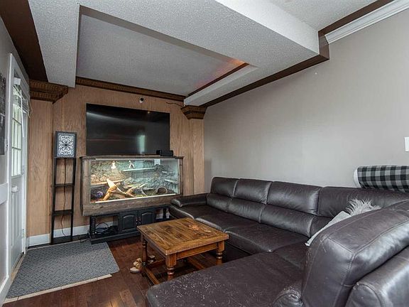 5th image of 5024 E 49th St