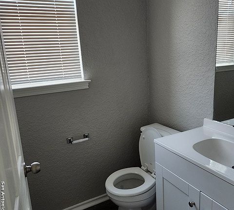4th image of 6718 Shamrock Way