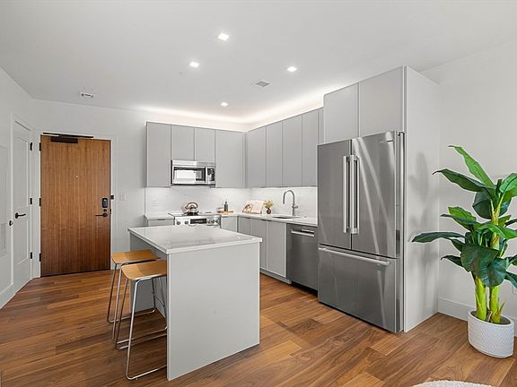 4th image of 1515 Commonwealth Ave Unit 603