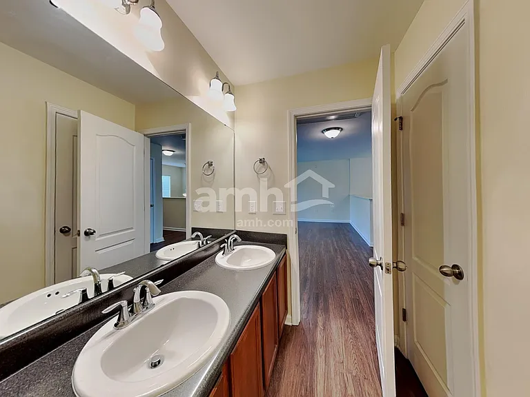 1324 Lombar St — Photo 10