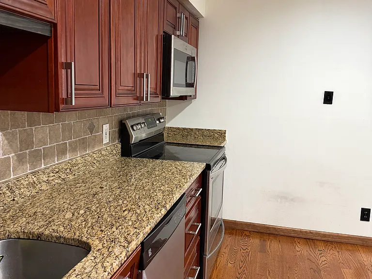 52 Heckel St #102 — Photo 11
