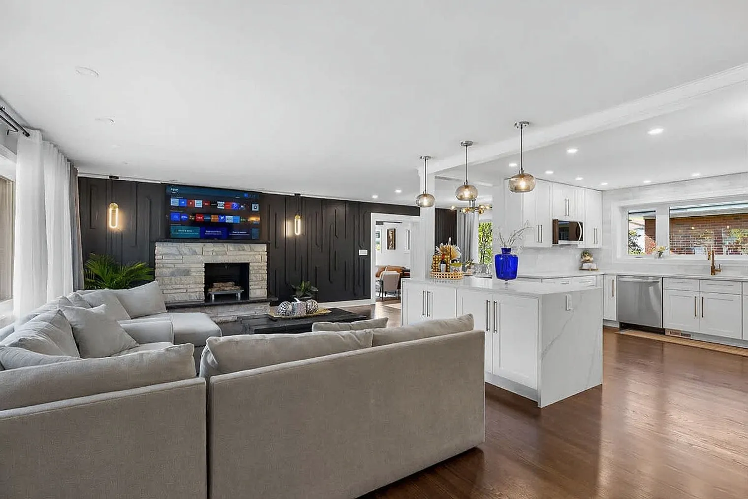 3 bed, 2.0 bath, 2992 sqft, $10,272 — Photo 1