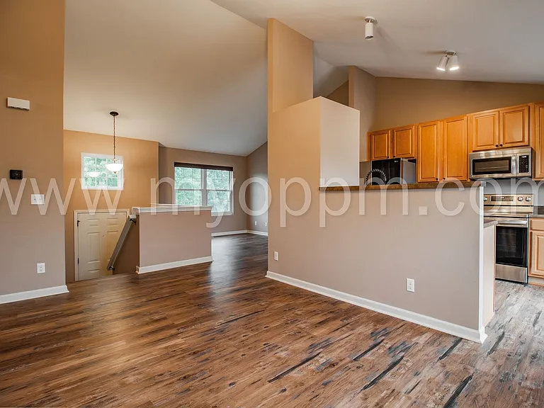 14452 Knudsen St — Photo 6