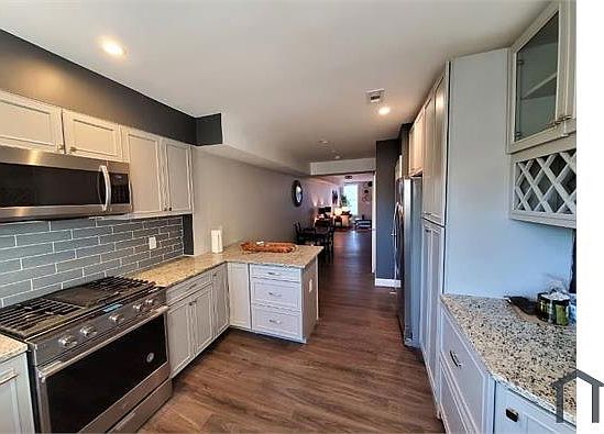 5th image of 141 W Randall St #1