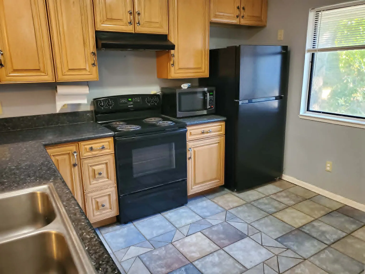 2 bed, 900 sqft, $2,100 — Photo 1