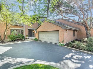23 Park Ln, Park Ridge, IL 60068