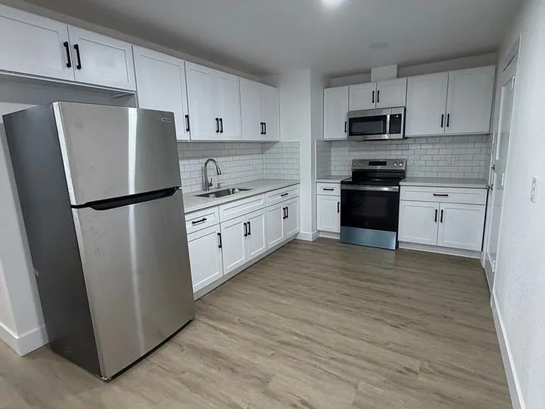 550 Las Palmas Ave — Photo 6