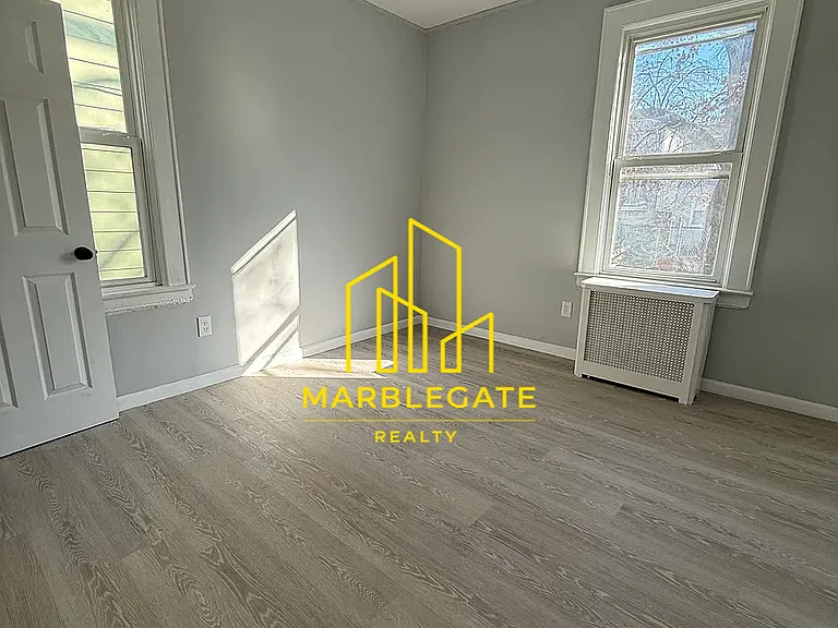 100 Smith St #11 — Photo 2