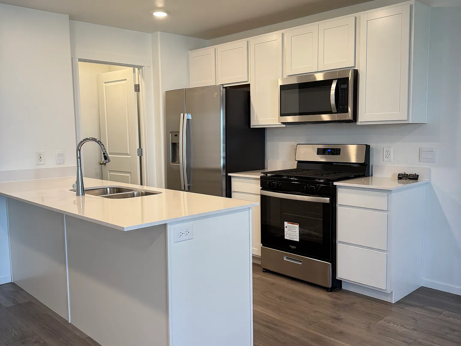 3 bed, 1442 sqft, $2,250 — Photo 4