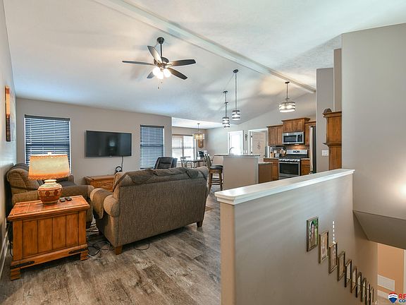 3rd image of 350 Woodland Blvd