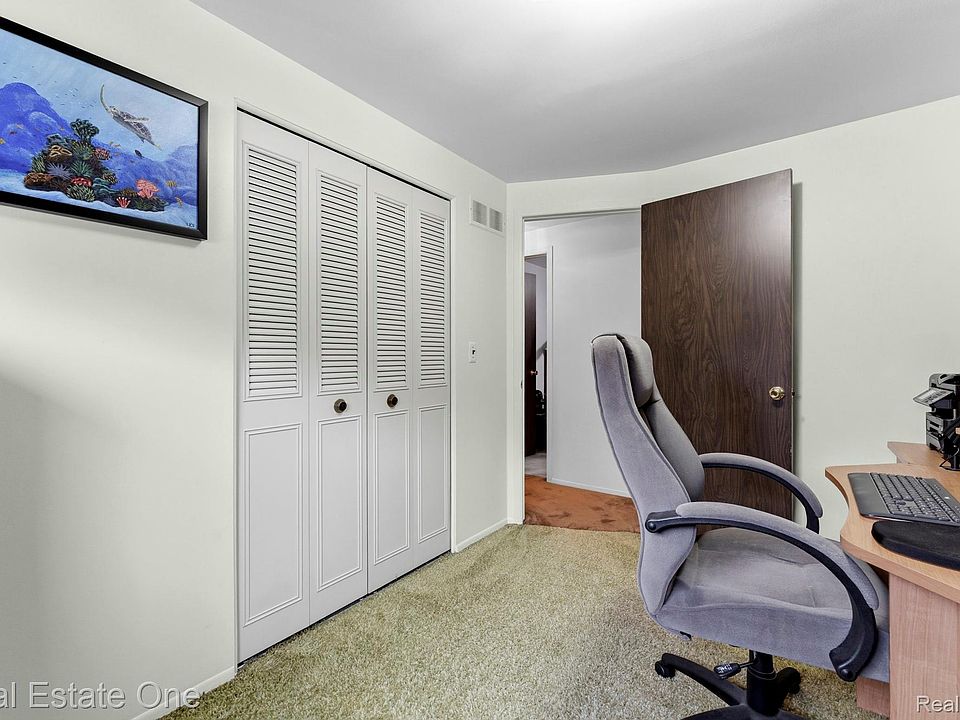 23359 Port St, photo 17