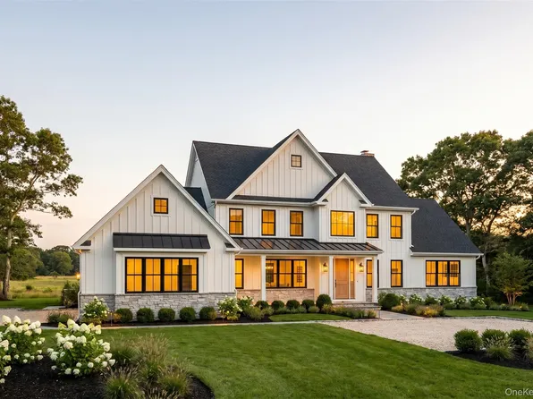 6 E Selleck Ridge, East Setauket, NY 11733