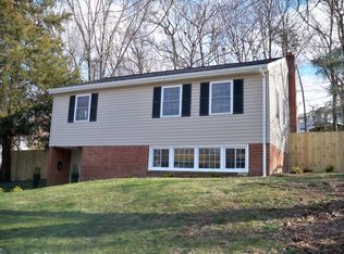 13307 Maple Leaf Ln, Woodbridge, VA 22191