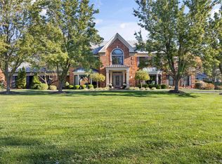 14 Frontenac Place Dr, Saint Louis, MO
