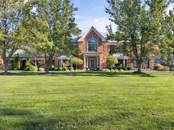 14 Frontenac Place Dr, Saint Louis, MO 63131