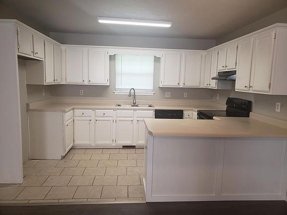 3rd image of 209A White Oak Dr