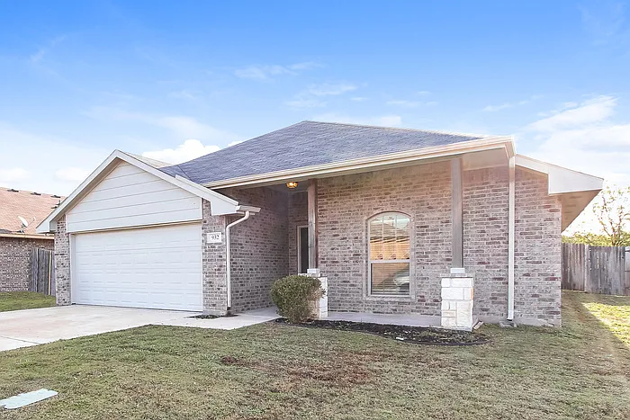 932 Haley Dr — Photo 3