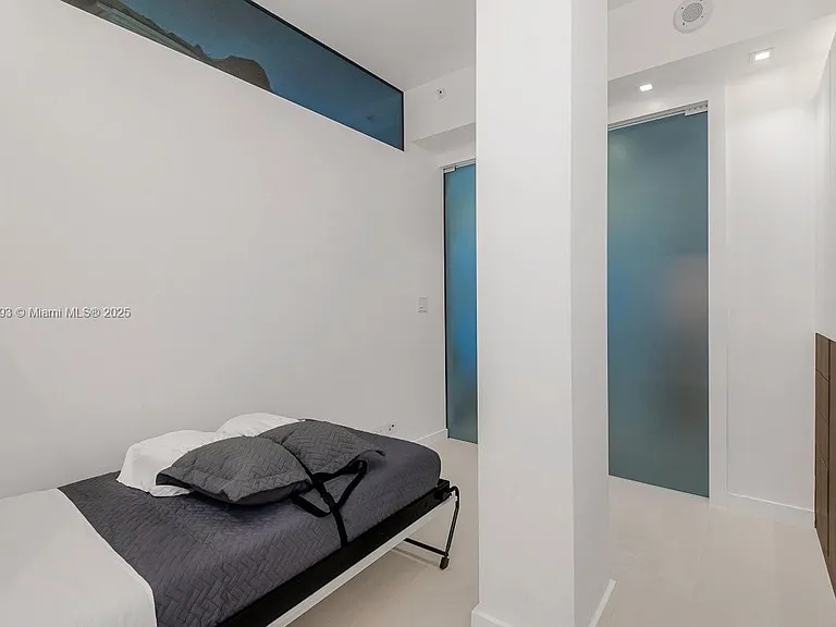 2301 Collins Ave #20 — Photo 23