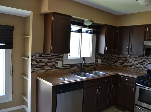 3rd image of 108 Woodview Dr