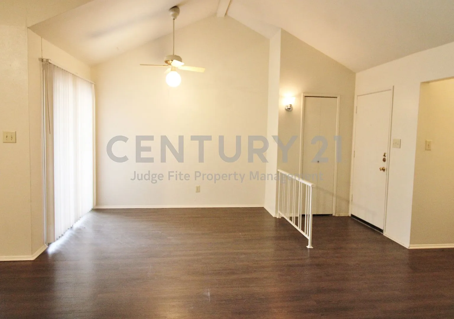 Spacious 2/2 Duplex in Cedar Hill For Rent! — Photo 3
