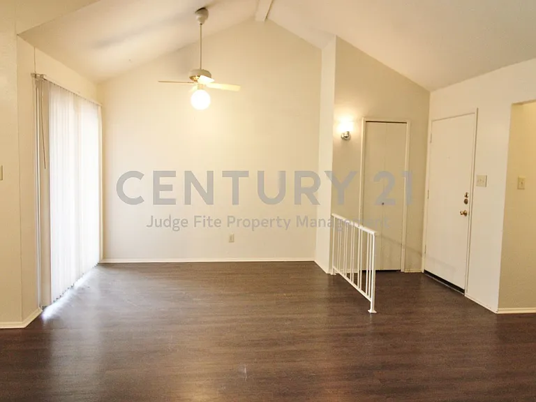 405 Pogue St — Photo 3