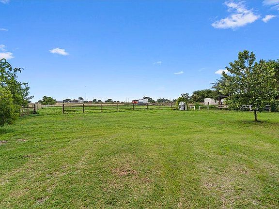 4th image of 150 Evangeline Ln