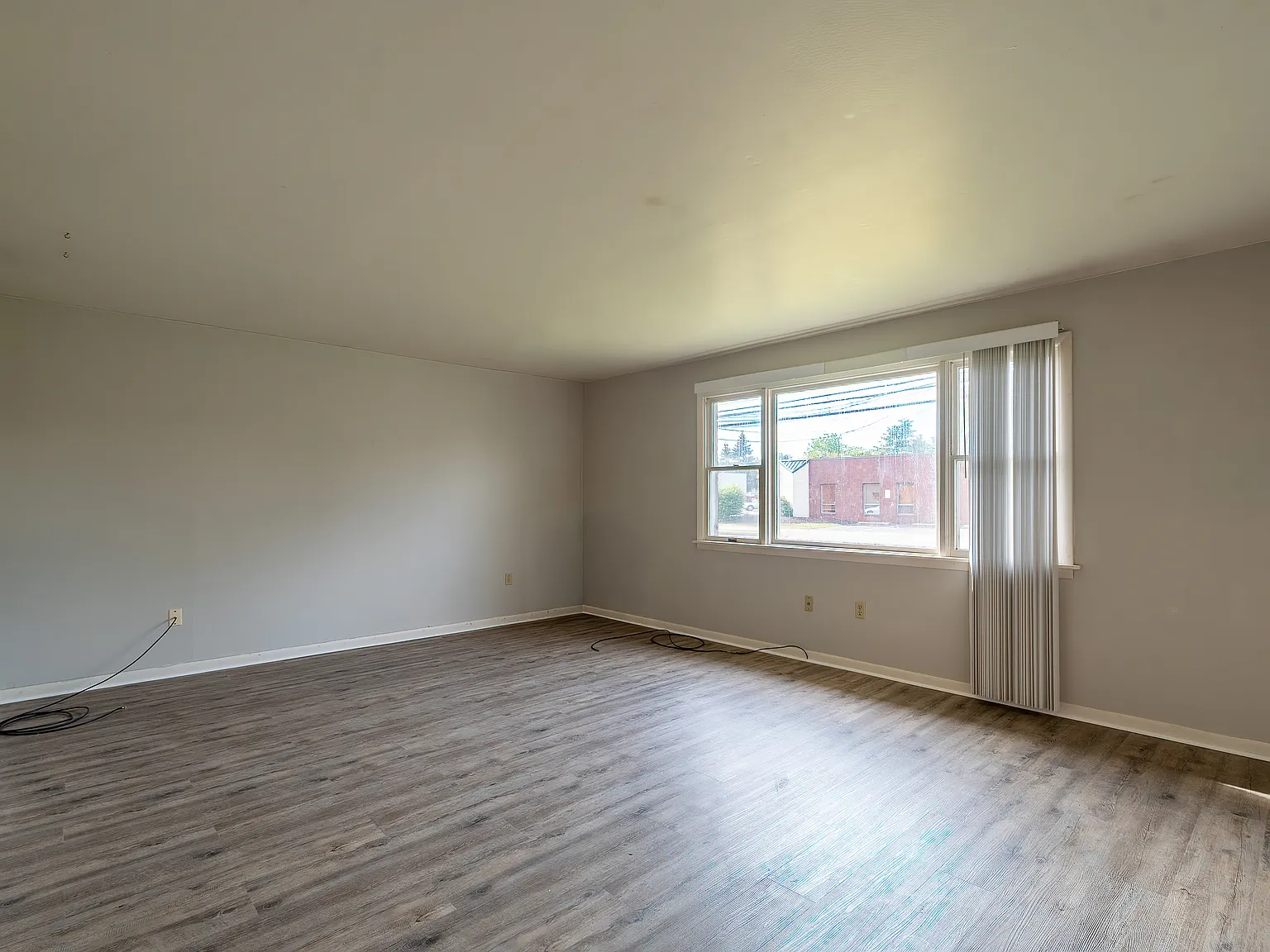 2 bed, 1.5 bath, 915 sqft, $1,350 — Photo 3