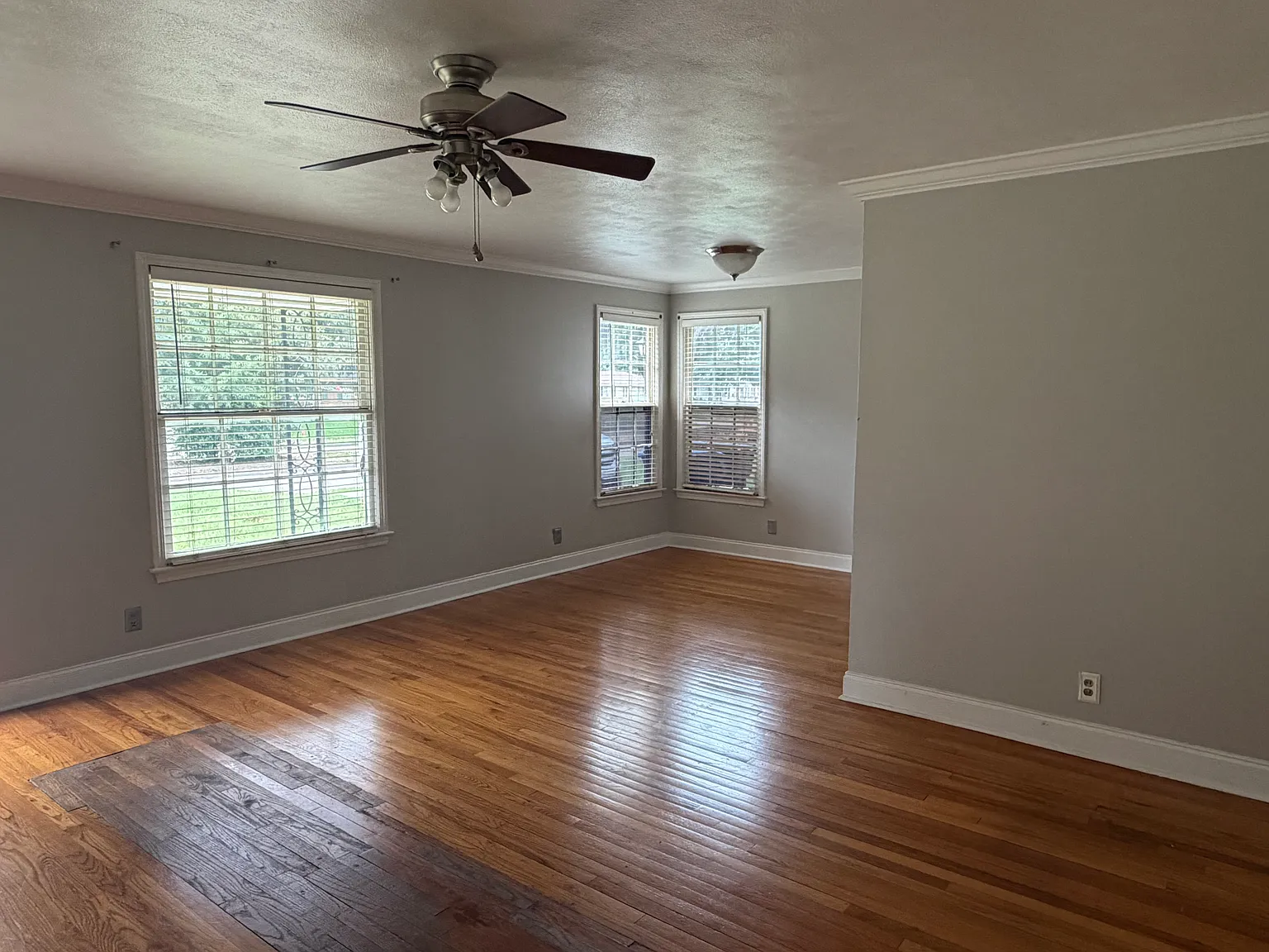 3 bed, 1189 sqft, $1,200 — Photo 2
