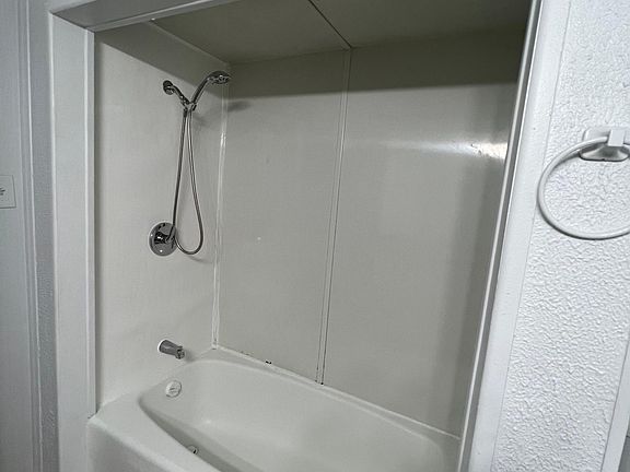 5th image of 2221 Hardin Dr #A