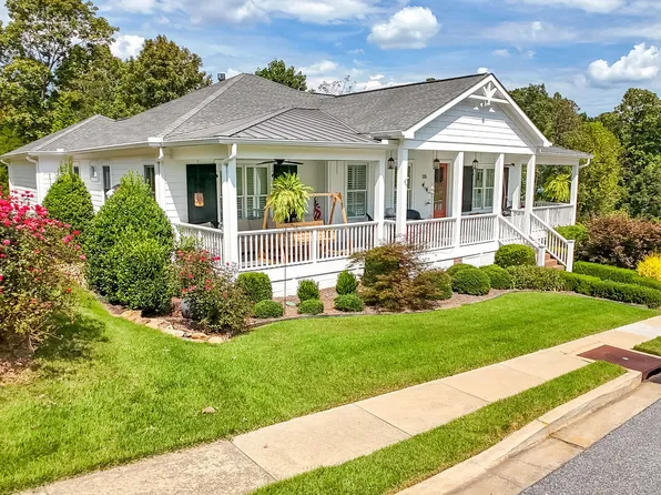 135 Village Dr, Clarkesville, GA 30523