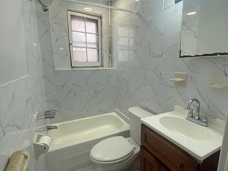 4420 Osage Ave #2R — Photo 4