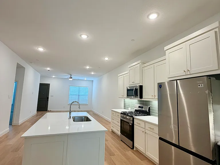 1020 Splitrock Dr — Photo 7