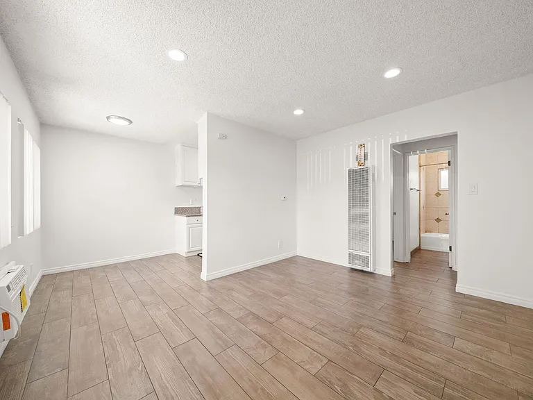 11100 Pangborn Ave. — Photo 22