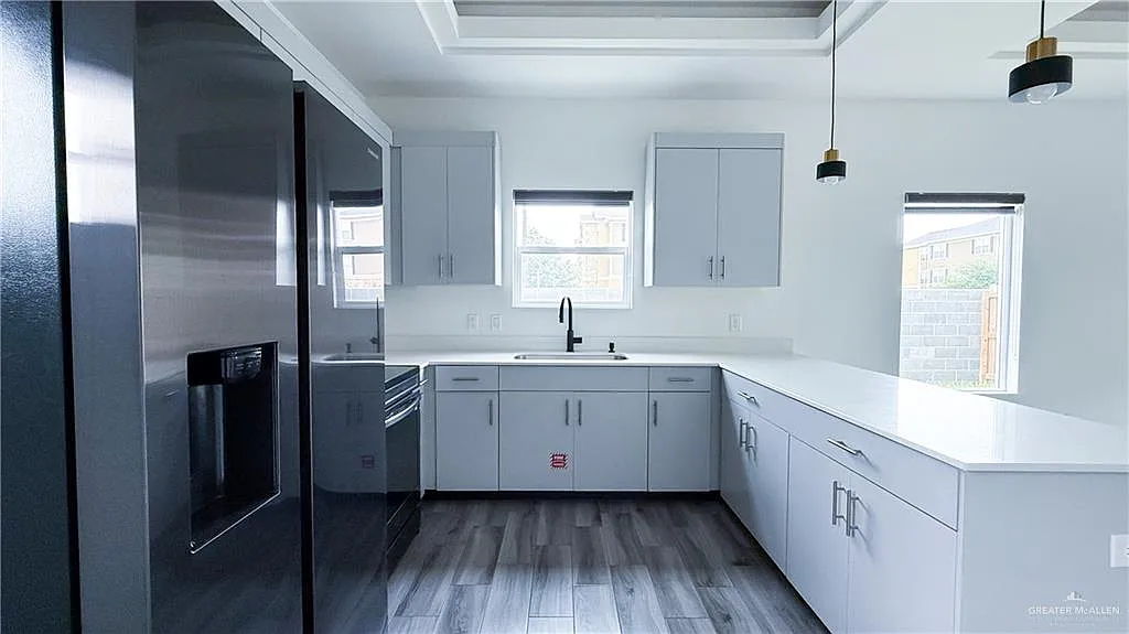2 bed, 2.0 bath, 1050 sqft, $1,350 — Photo 2