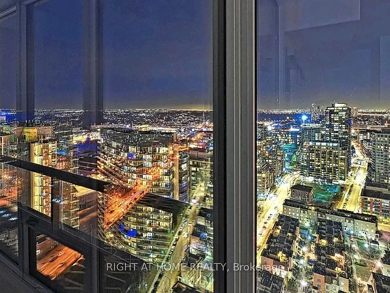 19 Western Battery Rd #Penthouse 11 — Photo 16