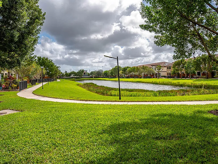 10283 Wellington Parc Dr — Photo 34