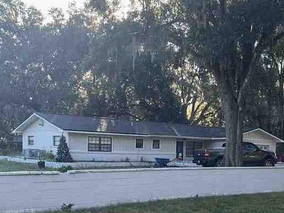 3rd image of 3915 Shady Oak Dr E