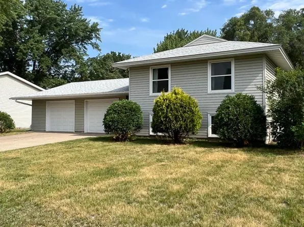 973 Whitney Dr, Apple Valley, MN 55124