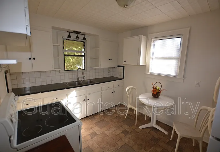 2246 SE 3rd Ave — Photo 2
